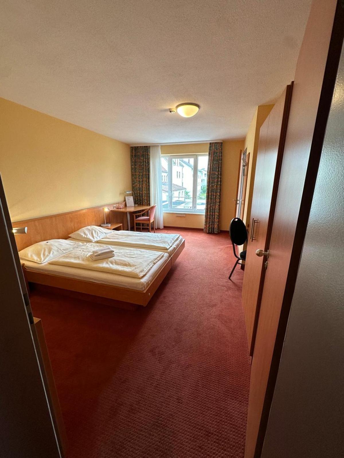 Meitingen Gasthaus - Hotel Neue Post מראה חיצוני תמונה