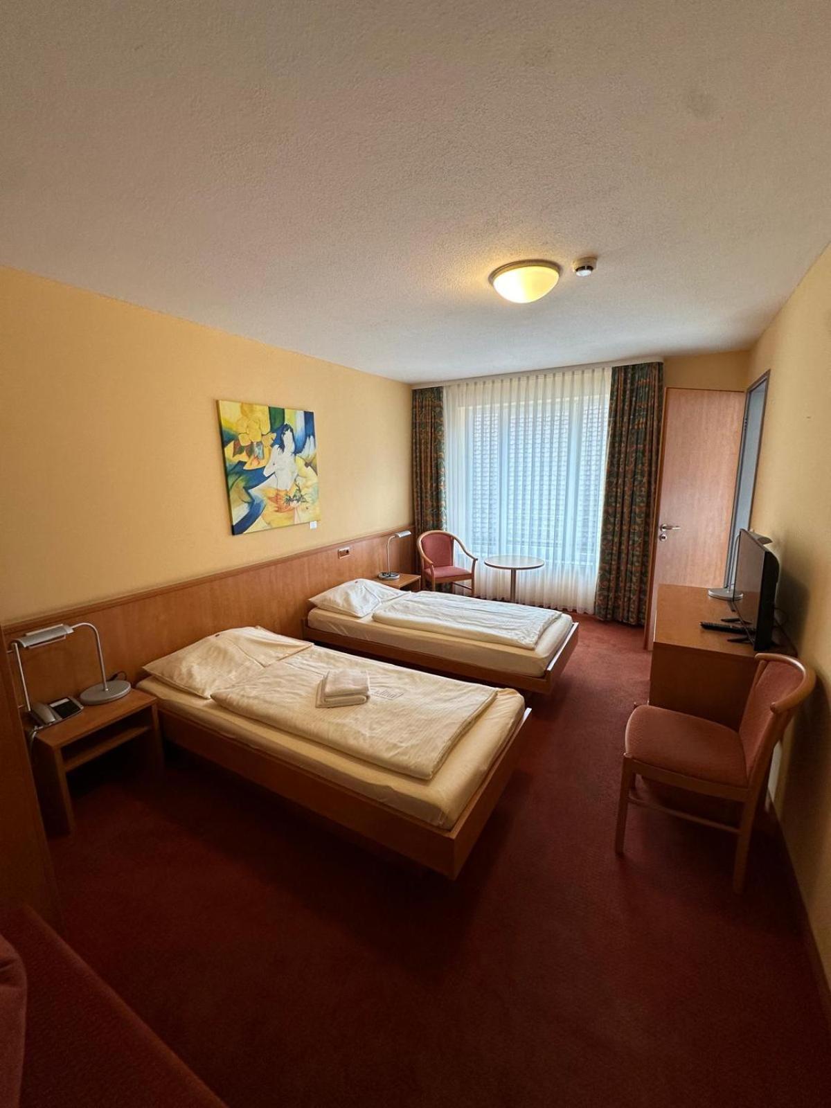 Meitingen Gasthaus - Hotel Neue Post מראה חיצוני תמונה