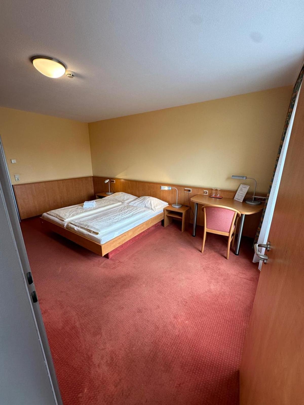 Meitingen Gasthaus - Hotel Neue Post מראה חיצוני תמונה