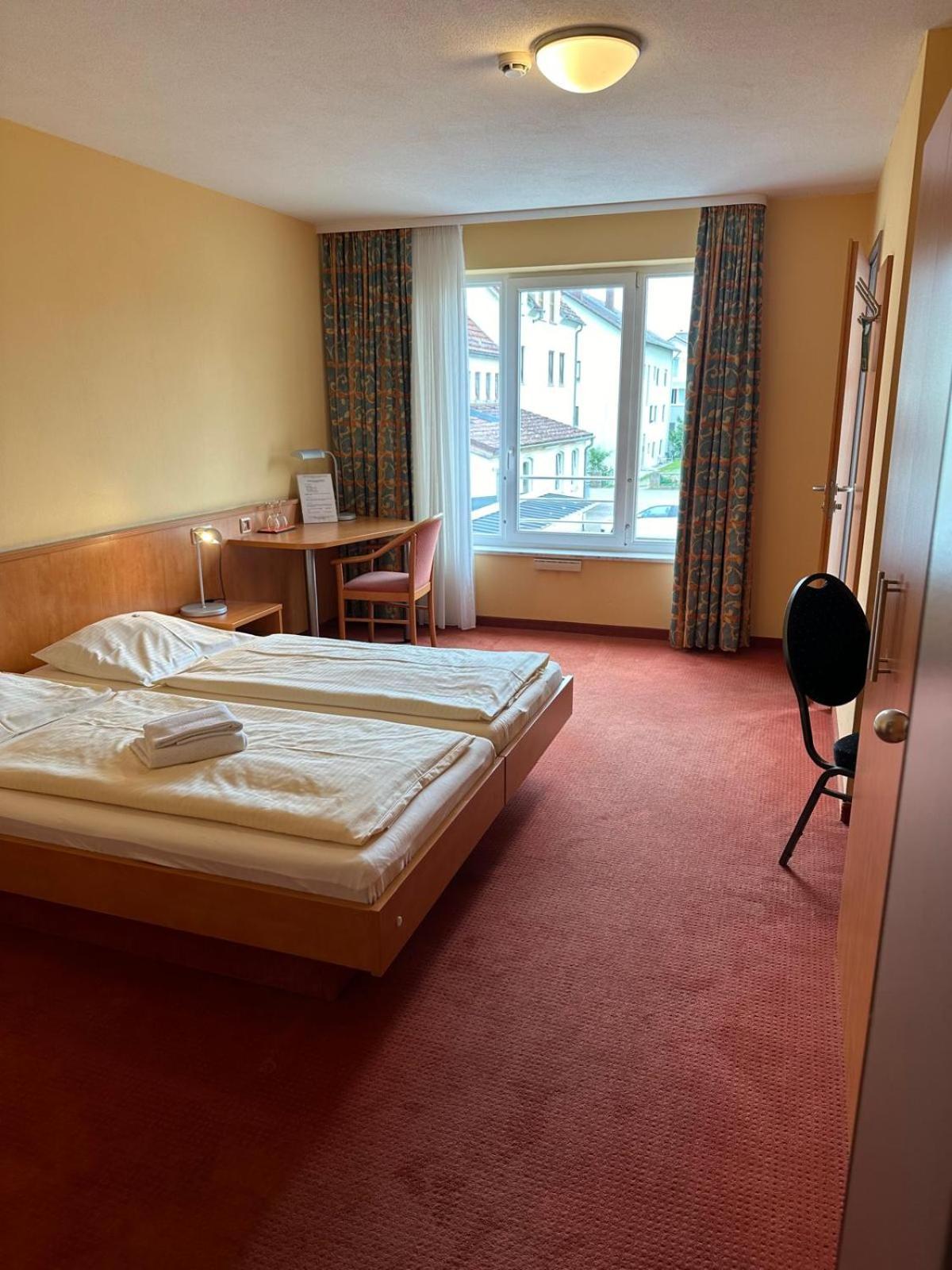 Meitingen Gasthaus - Hotel Neue Post מראה חיצוני תמונה